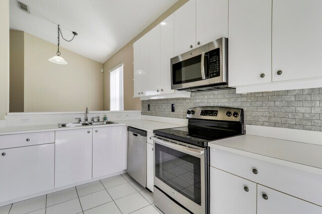 Building Photo - 726 SW Aruba Bay