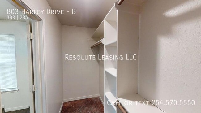 Building Photo - 803 Harley Dr