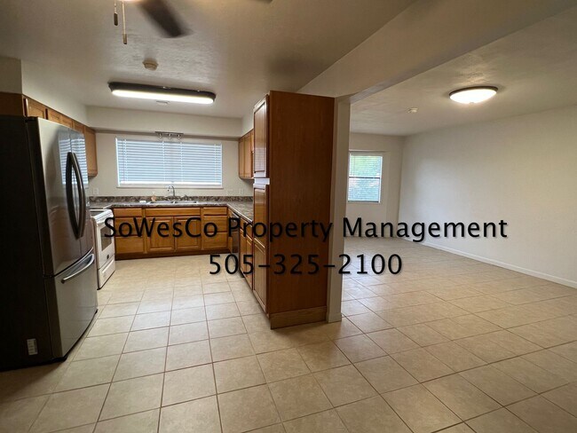 Building Photo - Beautifully Remodeled Large Home in Aztec