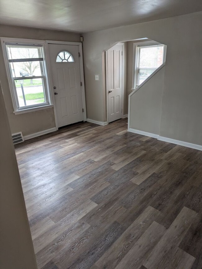 Building Photo - Charming 3-Bedroom Property in Prime Location