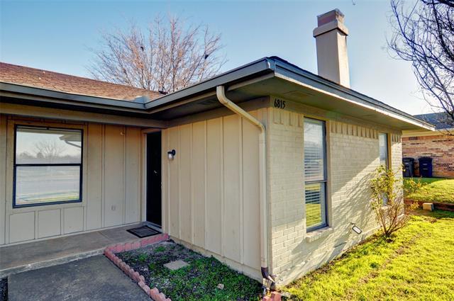 Building Photo - 6815 W Cleburne Rd