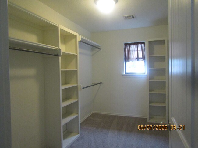 Building Photo - Beautiful 4-bedroom home located in the Heritage Hills Area!