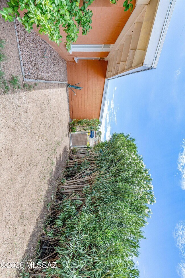 Building Photo - 104 N Douglas Ave