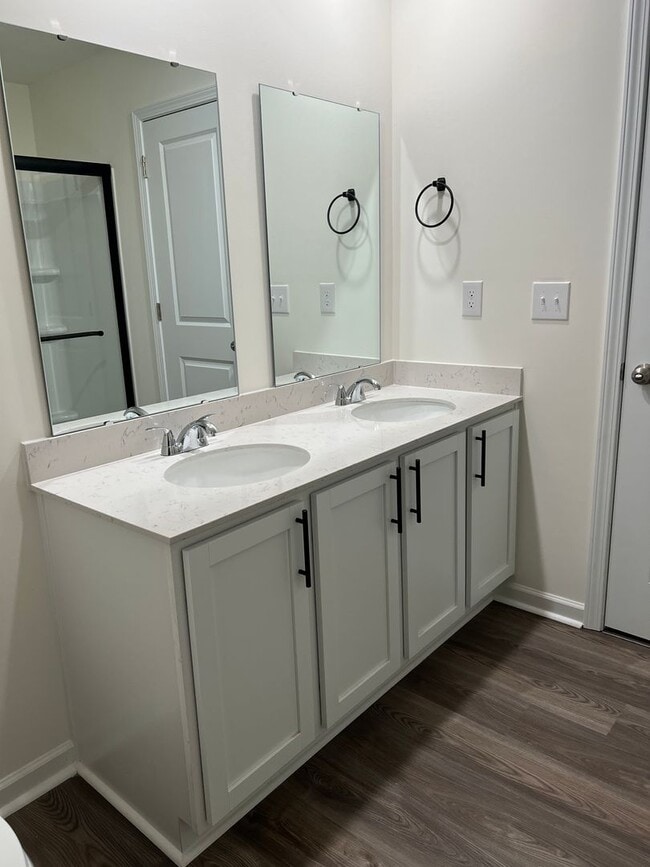 Building Photo - Brand new Townhome in Newton