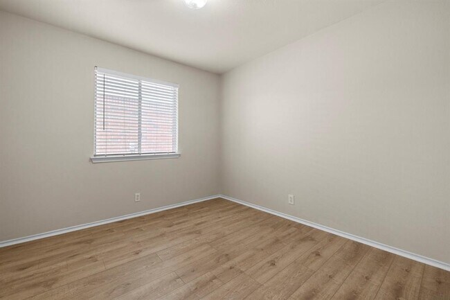 Building Photo - 9628 Dalewood Dr