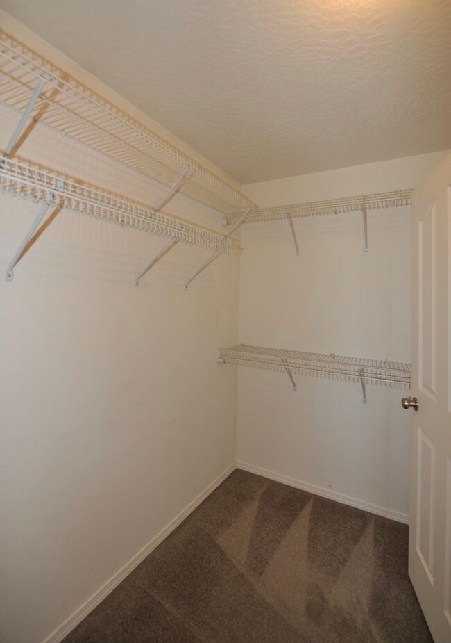 Building Photo - Broadmoore Community, 4 bed 2.5 bath