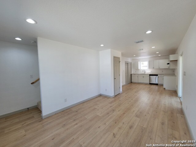 Building Photo - 120 Henry St