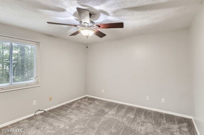 Building Photo - 3 br, 2.5 bath House - 5909 Chatham Court ...