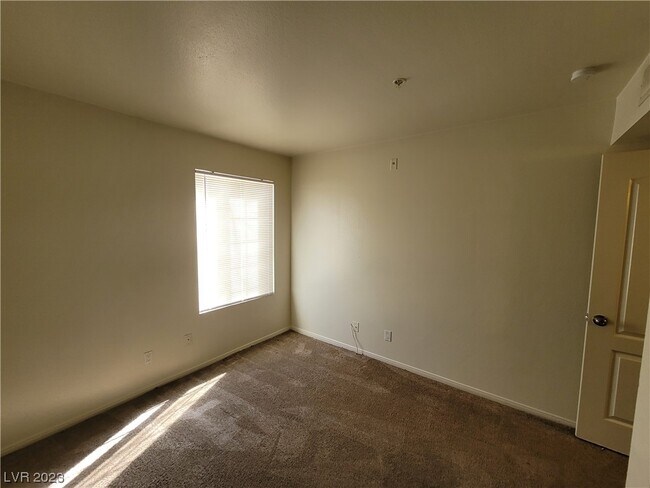 Building Photo - 2121 Blue Breeze Dr