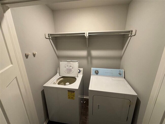 Building Photo - 8814 SW 45th St