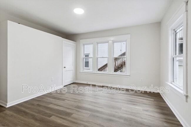 Building Photo - 1307 Holly Ave