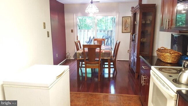 Building Photo - 10699 Spring Oak Ct