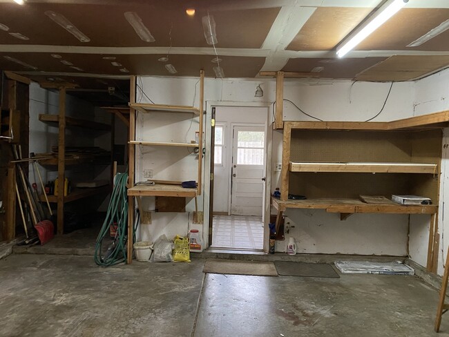 Building Photo - 115 Meadowbrook Ln