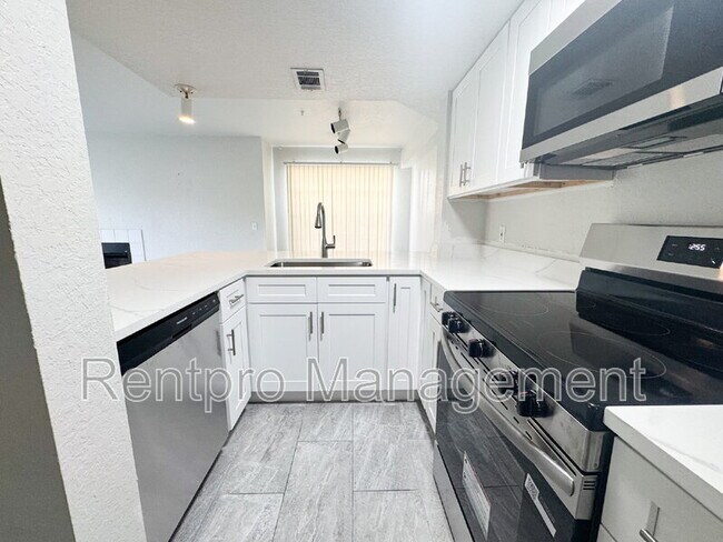 Building Photo - 850 S Tamiami Trl