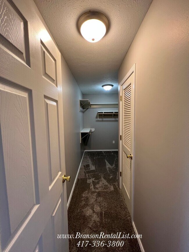 Building Photo - Newly Remodeled 3BR/2BA