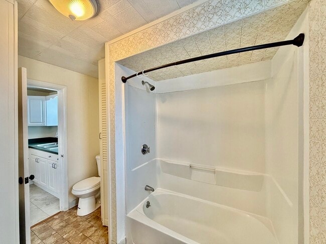 Building Photo - 170 Lincoln Ave