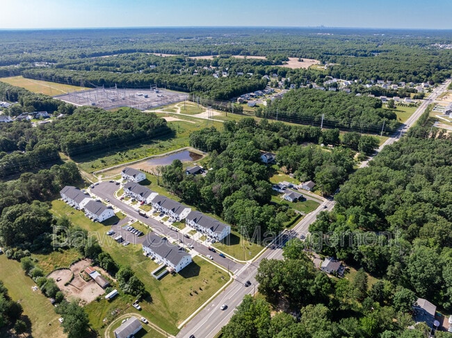 Building Photo - 385 N Tuckahoe Rd