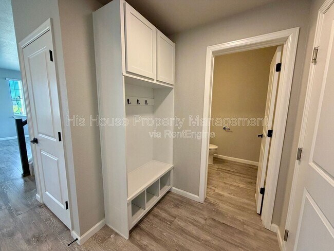 Building Photo - 2640 Brookstone Dr