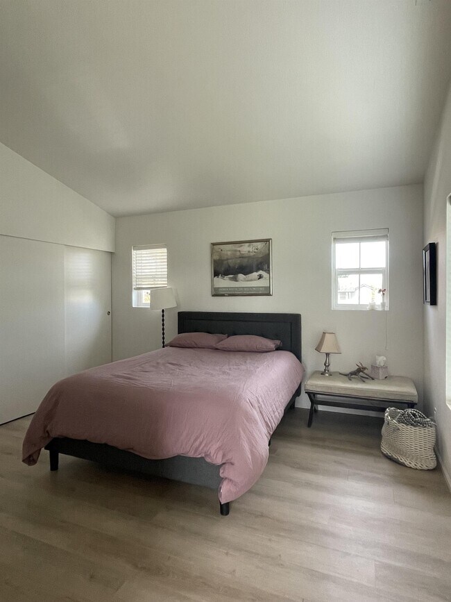 Building Photo - 1635 Hamlet Ln