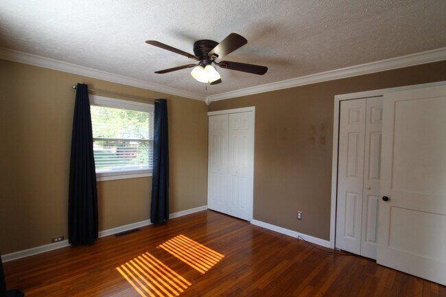 Building Photo - Award winning schools. Stunning home.  Centrally Located.