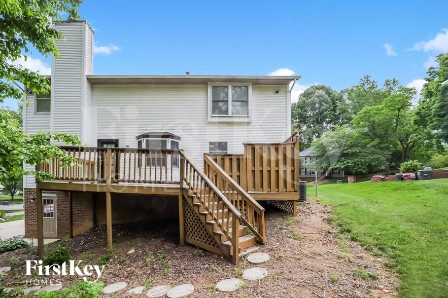 Building Photo - 1303 Wakefield Pl