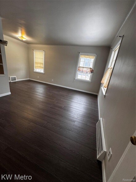 Building Photo - 1305 Collegewood St