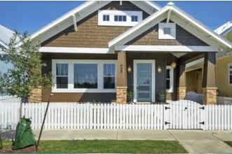 Building Photo - 645 Center Green