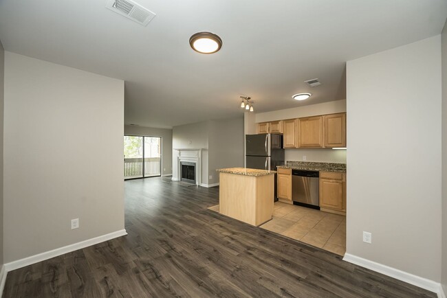 Building Photo - Two Bedroom, 2 Bath Creve Coeur Condo