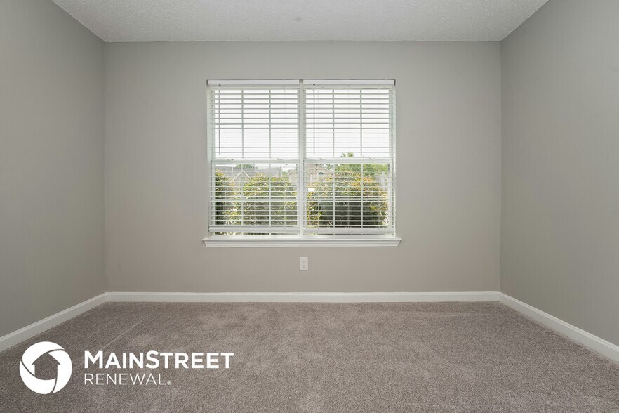 Building Photo - 3379 Creekview Dr