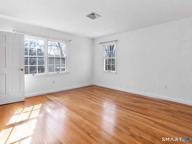 Building Photo - 553 Judd Rd