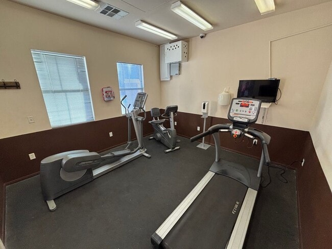 Building Photo - Fantastic 2Bed/2Bath Condo in Southwest Area