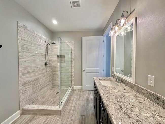 Building Photo - 5173 Lexington Crk Dr