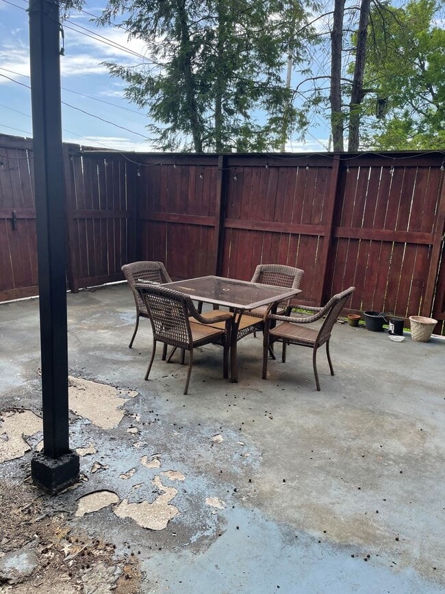 Building Photo - 11th Place Condominiums- 2BD/1.5 BA: Avail...