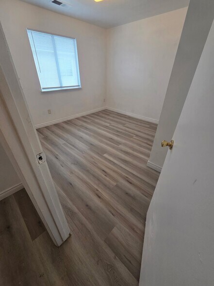 Building Photo - 508 S Dearing Ave