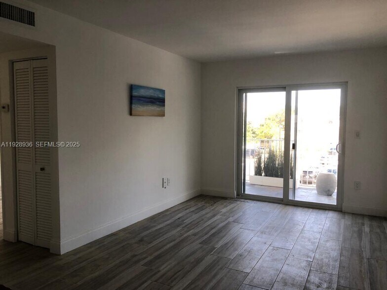 Building Photo - 665 NE 83rd Ter