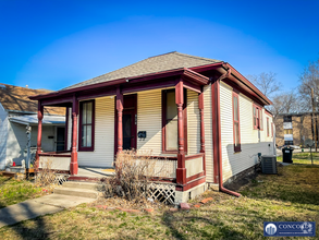 Building Photo - Quaint 2 Bedroom Home