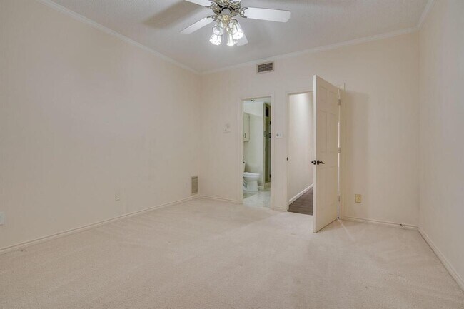 Building Photo - 2613 Brookside Dr