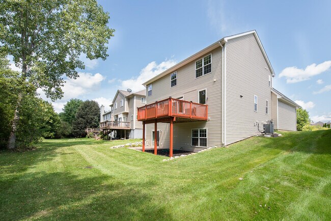 Building Photo - 348 Sedgewood Ln