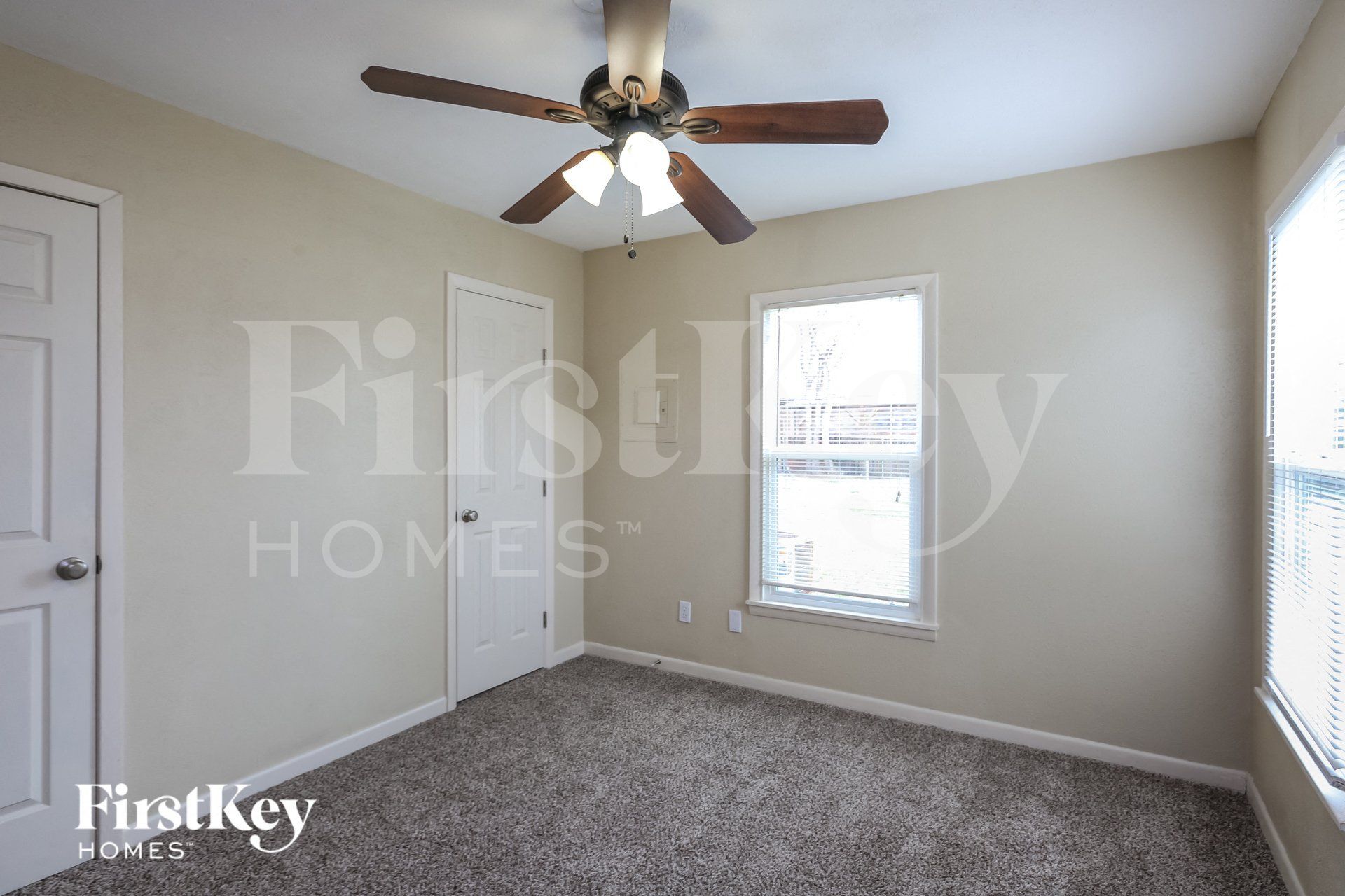 Building Photo - 816 Russell Ln