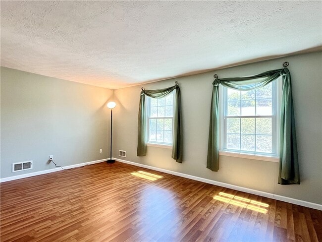 Building Photo - 742 Levelle Ct