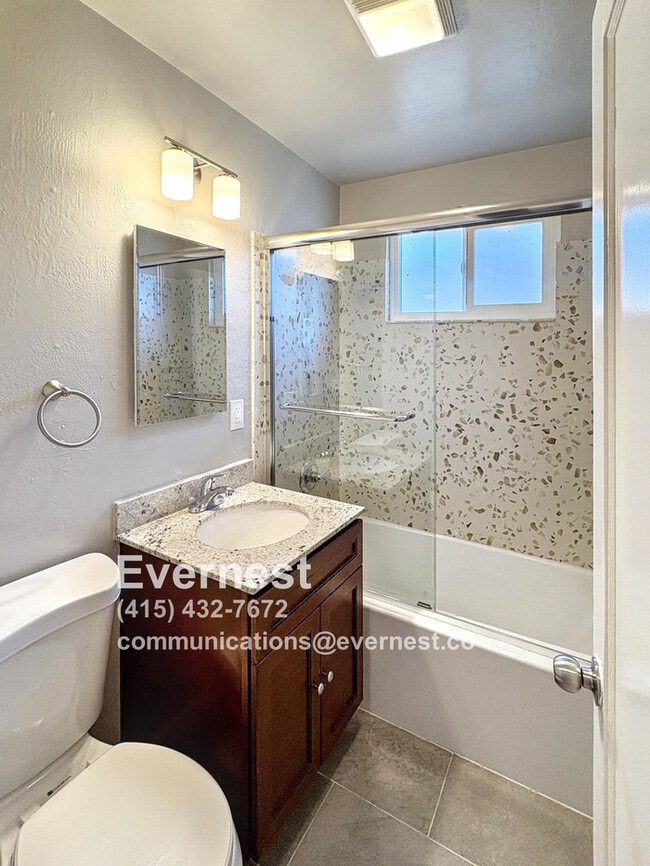 Building Photo - Charming 2-Bedroom, 1-Bathroom House in a ...