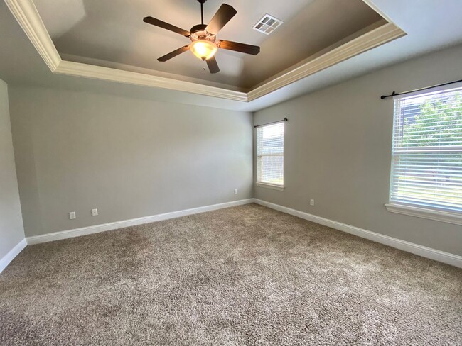 Building Photo - 4 Bed, 2 Bath in Gated Edmond Neighborhood