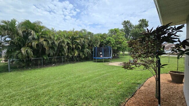 Building Photo - 8013 Sandpiper Rd