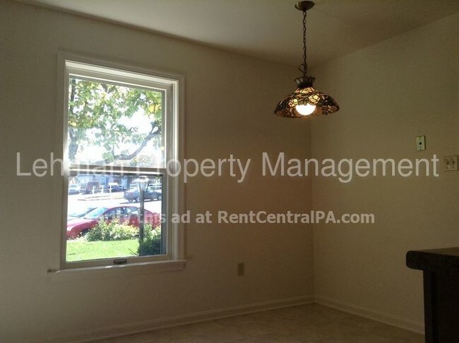Building Photo - 836 Allenview Dr