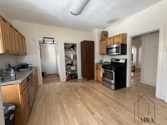 Building Photo - 12 Braemore Rd