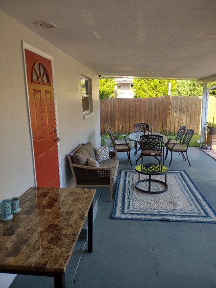 Building Photo - 2754 Renatta Dr