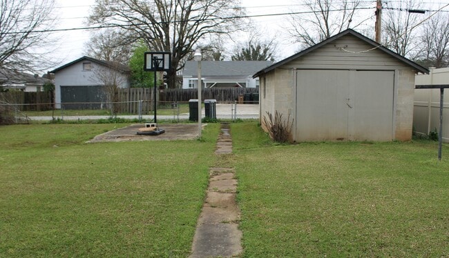Building Photo - Fenced yard in heart of Decatur!