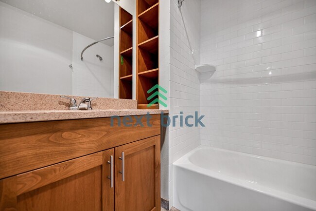 Building Photo - Charming 1-bedroom, 1-bathroom unit in Greenwood