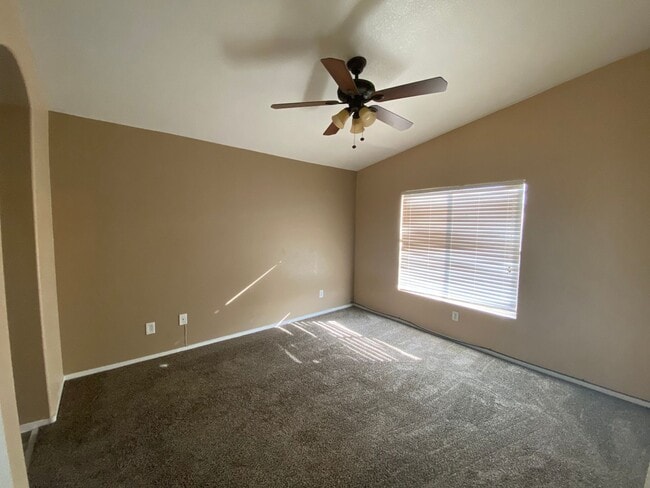 Building Photo - 2 bed townhome in Henderson