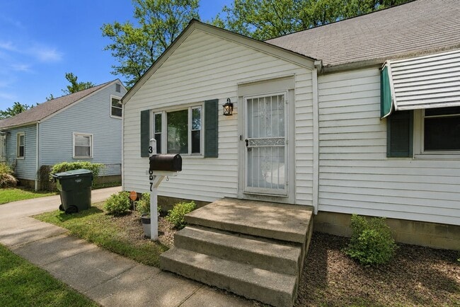 Building Photo - 3267 Walmar Dr